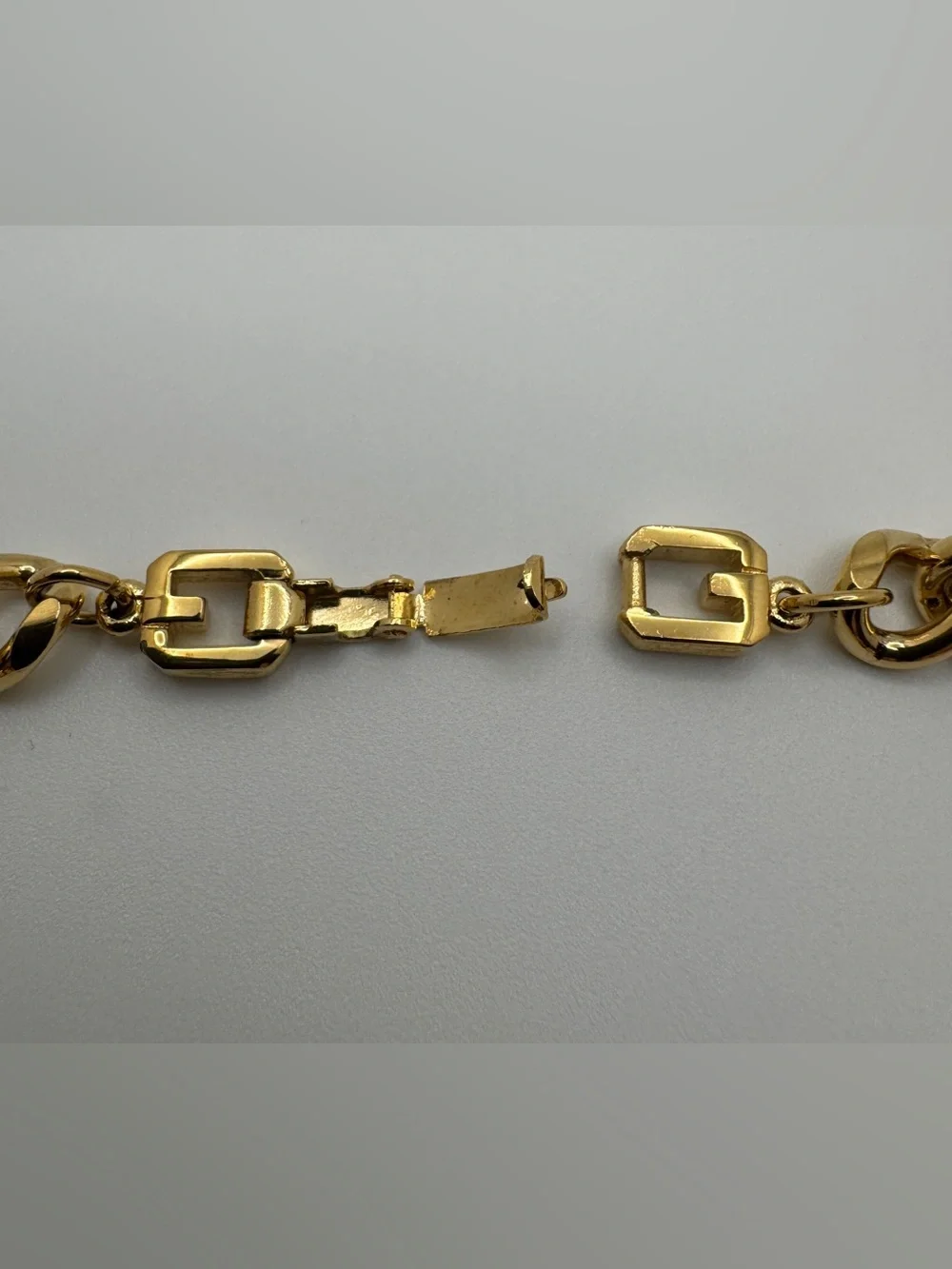 Givenchy Gold-Tone Curb Bracelet with Signature Link Clasp Size: 8.5 Unisex